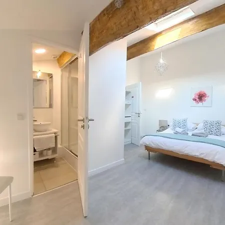 Maison M Bed And Breakfast Lägenhet