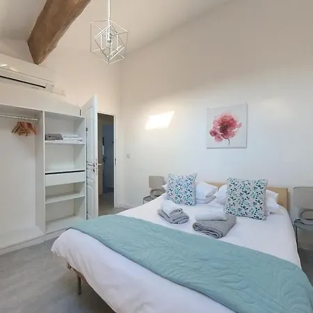 Maison M Bed And Breakfast Lägenhet