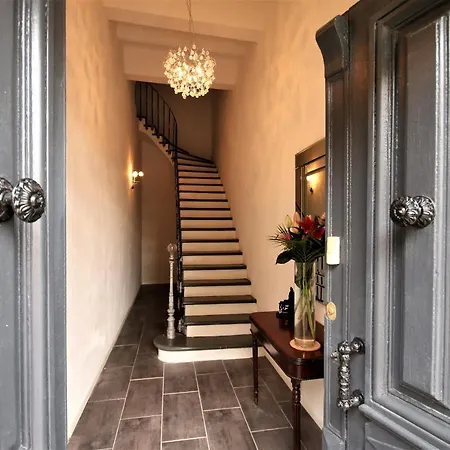 Maison M Bed And Breakfast Lägenhet